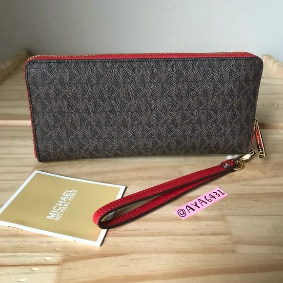 Michael Kors wallet🎈🎈
